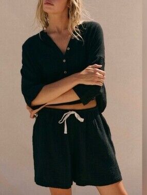 🦋NWT," CYRUS SHORTS SET" BY FREE-EST" BY "FREE PEOPLE" 🦋